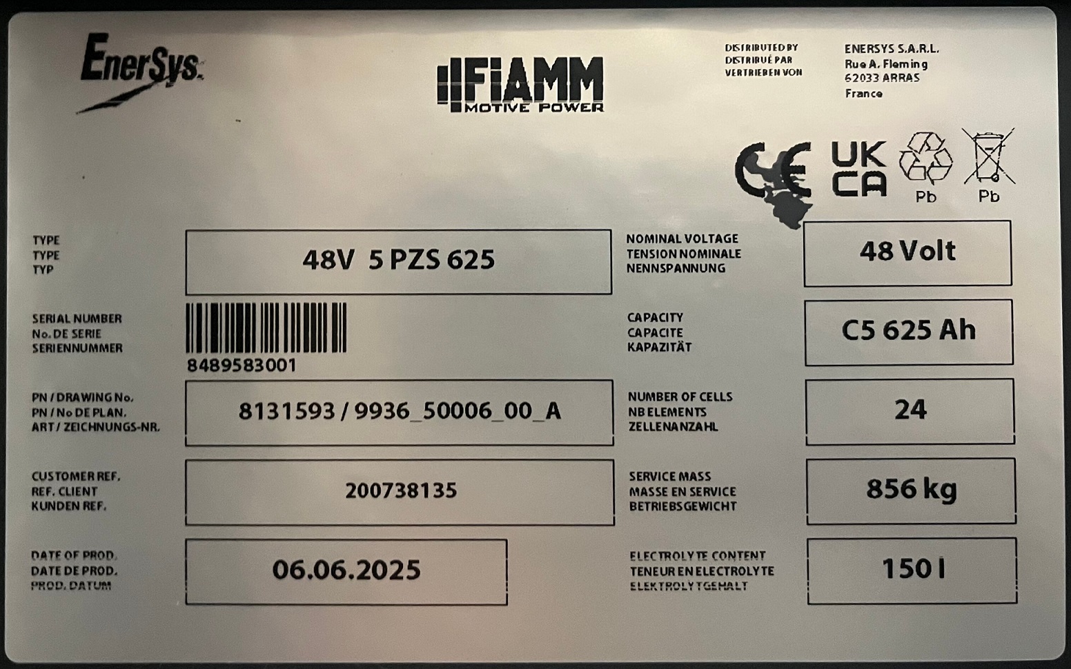 photo d'une plaque d'immatriculation de batterie de chariot élévateur avec les caractéristiques techniques